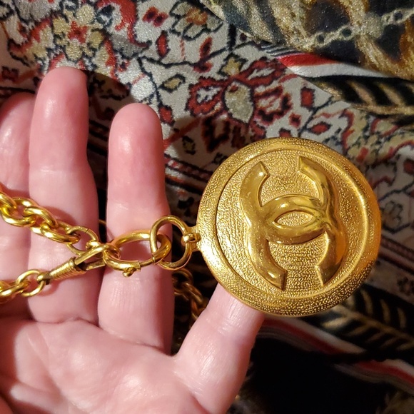 CHANEL Necklace - Picture 1 of 8
